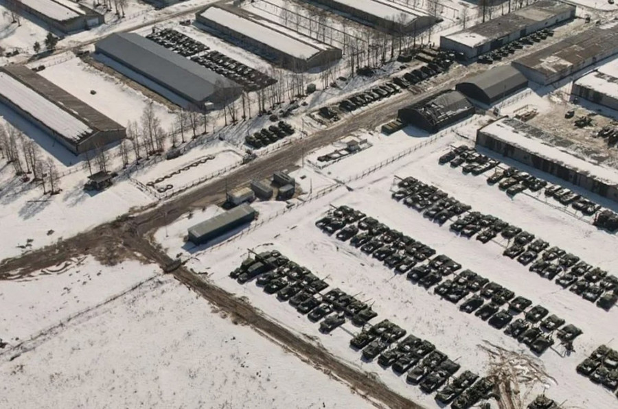 Belarus gửi lô hàng quân sự đặc biệt đến căn cứ dự trữ xe tăng của Nga- Ảnh 3.