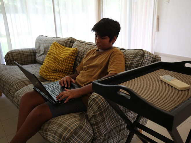 Người người vibe code, nhà nhà vibe code: Cậu bé 13 tuổi cùng chị gái tuổi teen thức trắng 24 giờ thi hackathon AI tại Singapore nhờ vibe coding- Ảnh 3.