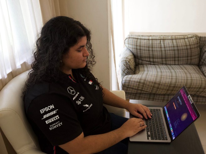 Người người vibe code, nhà nhà vibe code: Cậu bé 13 tuổi cùng chị gái tuổi teen thức trắng 24 giờ thi hackathon AI tại Singapore nhờ vibe coding- Ảnh 4.