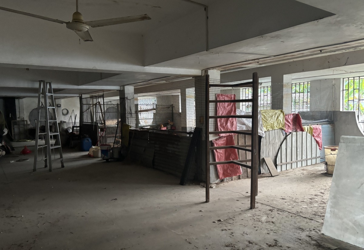 Phát hiện biệt thự 19 tỷ đồng khoá kín có mùi hôi bất thường, người đàn ông "chết lặng" khi bước xuống hầm, vội báo công an- Ảnh 2. Phát hiện biệt thự 19 tỷ đồng khoá kín có mùi hôi bất thường, người đàn ông "chết lặng" khi bước xuống hầm, vội báo công an- Ảnh 2.