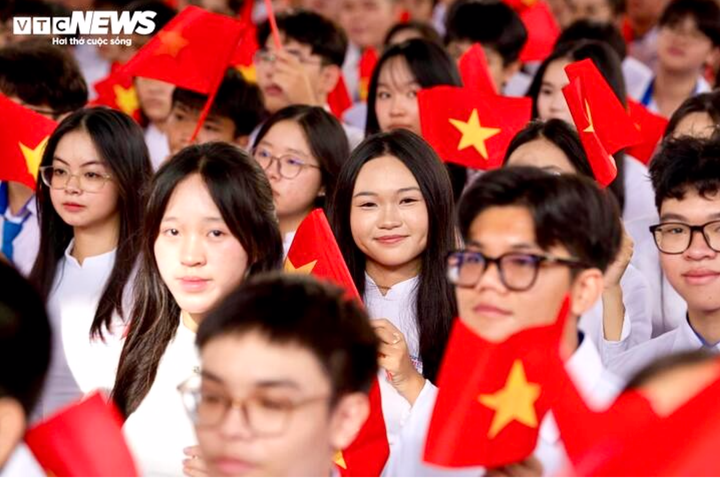 Miễn học phí công lập toàn quốc: Dấu mốc lịch sử của ngành giáo dục năm 2025- Ảnh 1.