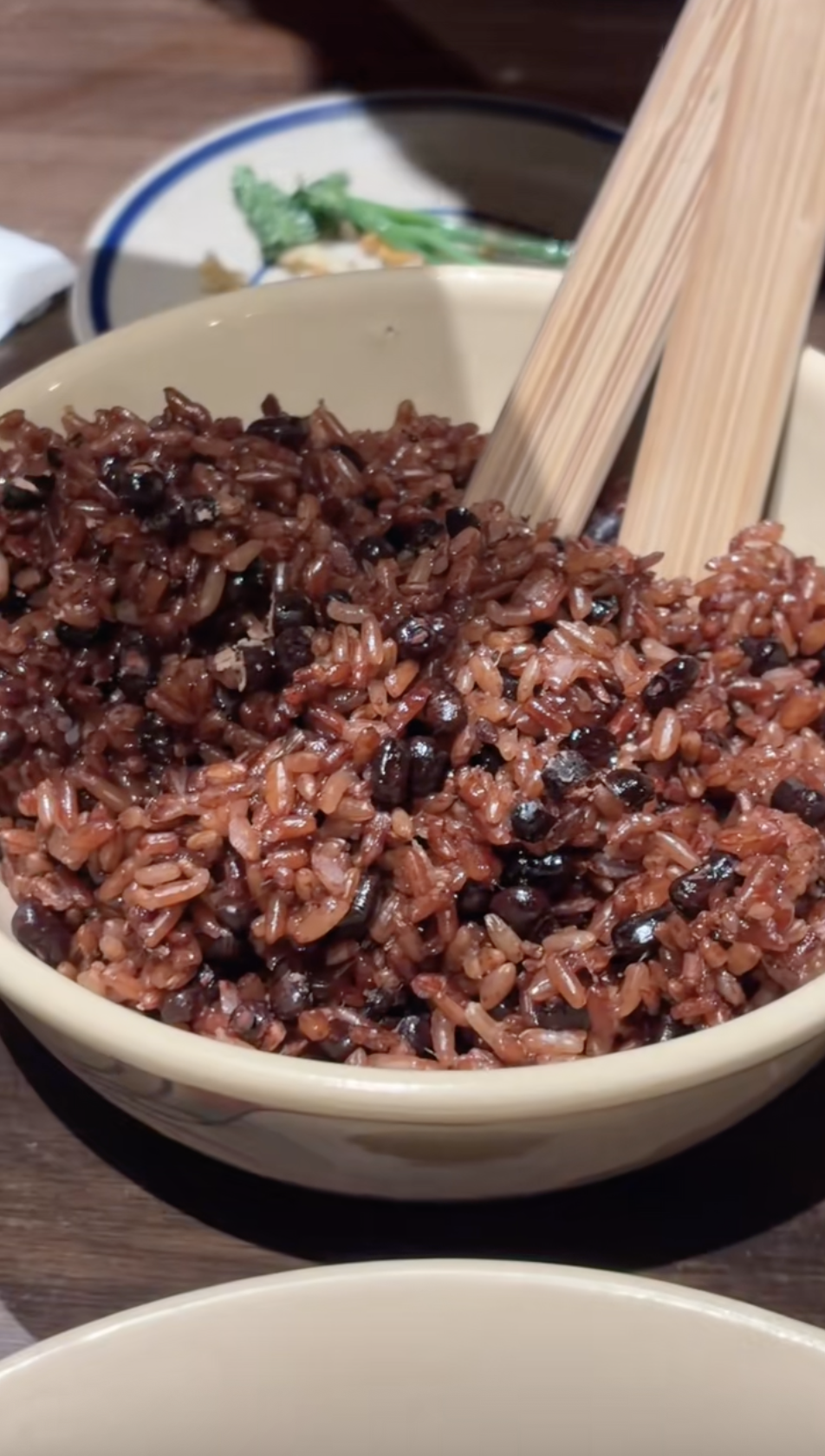 Bữa cơm nhà giá 1,8 triệu khiến 4 vị khách Tây ngỡ ngàng khi du lịch Hà Nội- Ảnh 5.