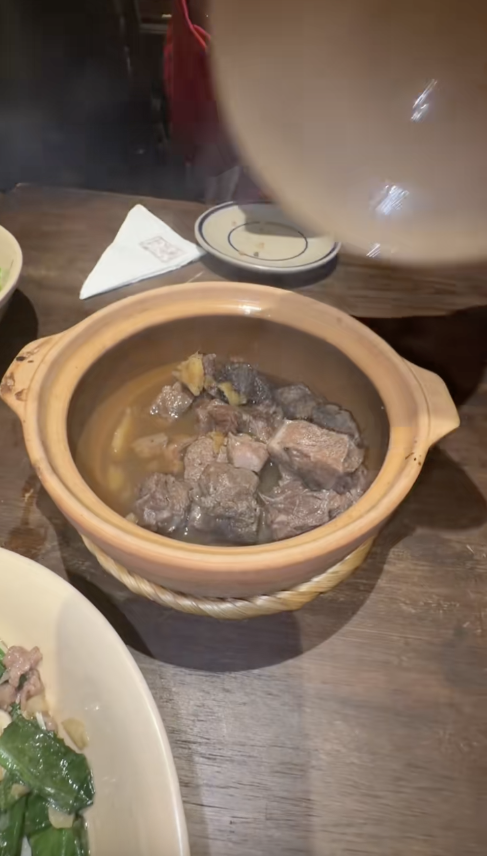 Bữa cơm nhà giá 1,8 triệu khiến 4 vị khách Tây ngỡ ngàng khi du lịch Hà Nội- Ảnh 8.