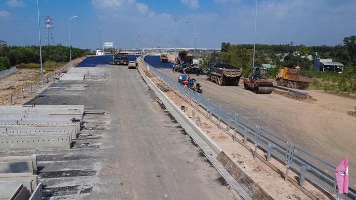 Thi công sân bay Long Thành và cao tốc biên hòa - Vũng Tàu xuyên Tết 2026 - Ảnh 7.