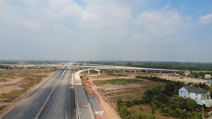 Thi công sân bay Long Thành và cao tốc biên hòa - Vũng Tàu xuyên Tết 2026 - Ảnh 5.