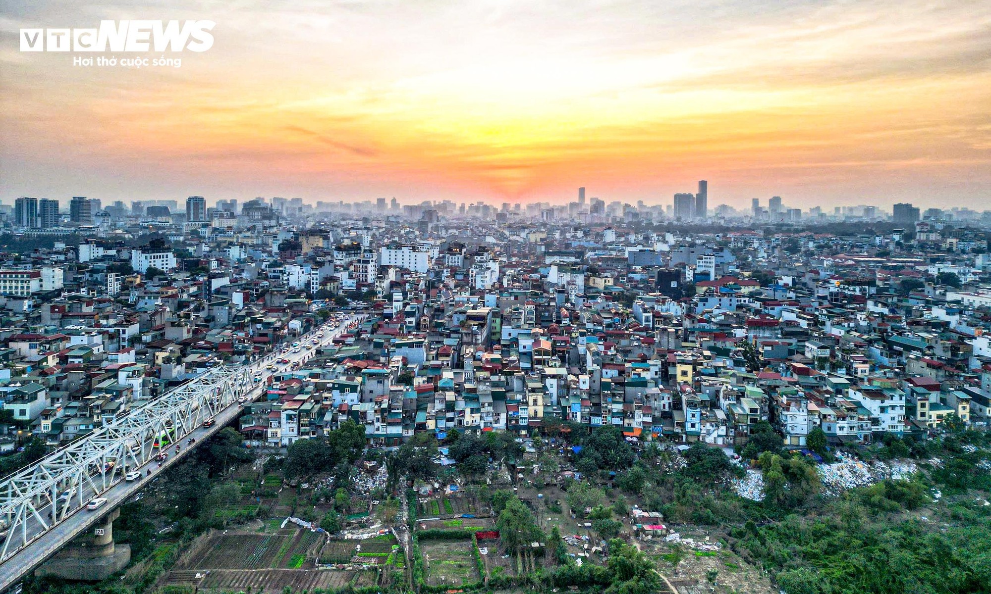 Toàn cảnh 7 cây cầu vượt sông Hồng được Hà Nội khởi công trong năm 2025- Ảnh 1.