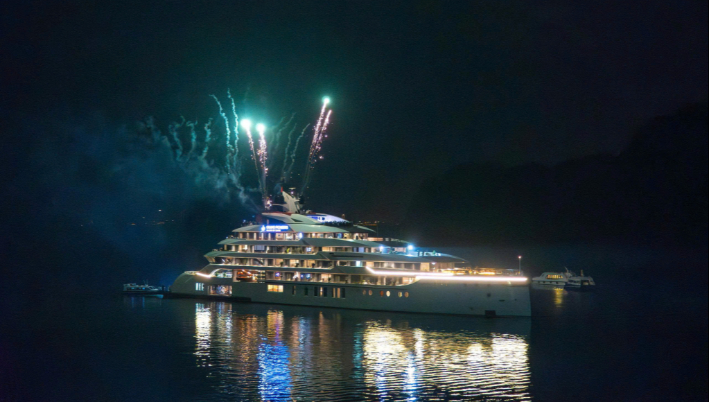 380.000 người ùn ùn đổ về trong 2 ngày, một địa phương cách Hà Nội hơn 100km tha hồ "hốt bạc"- Ảnh 2.