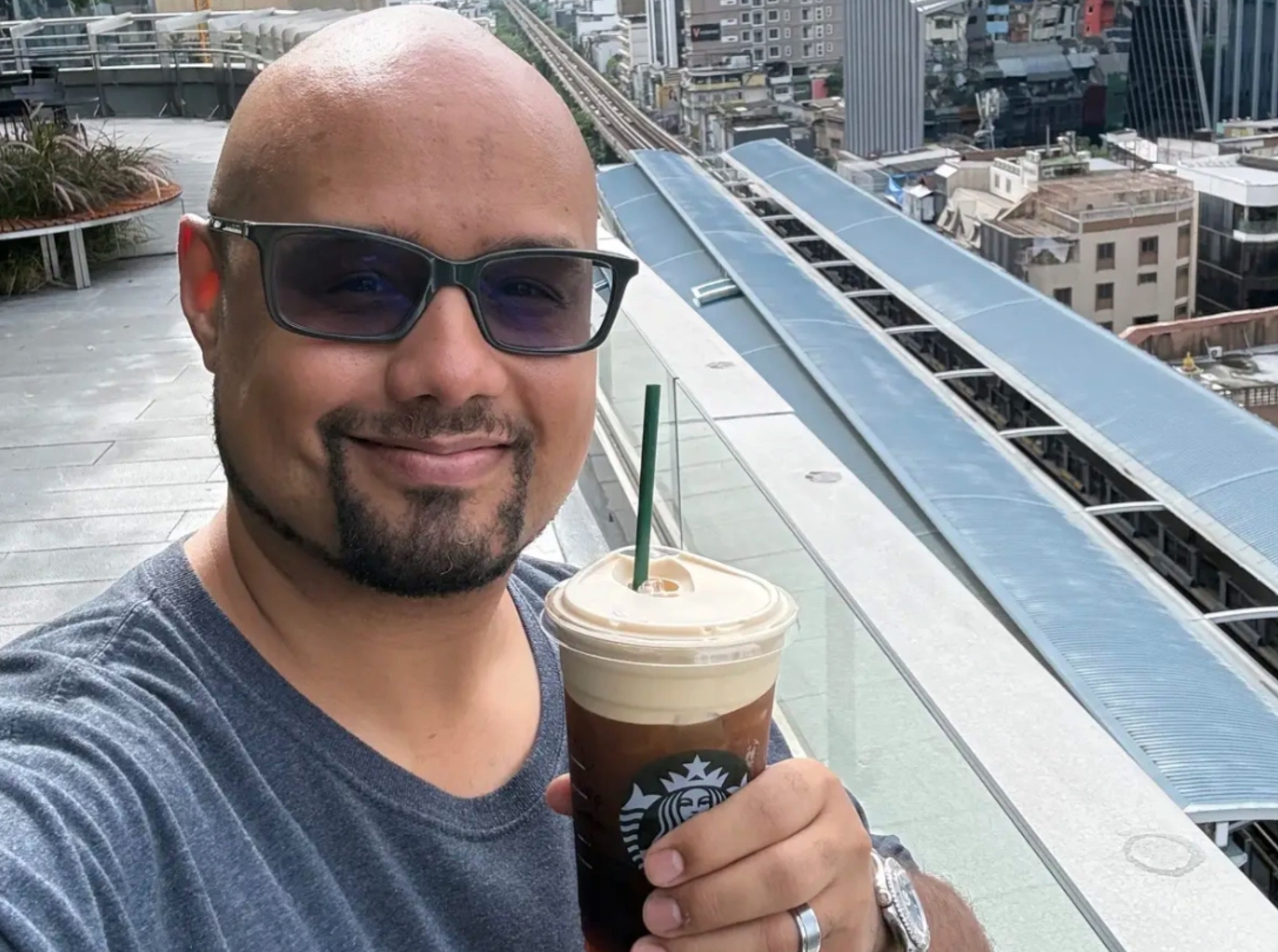 Nỗi khổ nhiều tiền: Có 1 triệu USD, người đàn ông bị biến thành ‘ví tiền sống’ nhưng vẫn gánh kết cục mất bạn thân, gia đình rạn nứt - Ảnh 1.