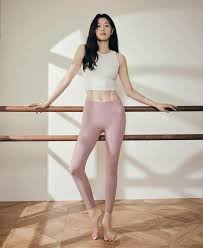 Không tin nổi đây là cơ bụng của bà mẹ 2 con đã sang tuổi 45! Jun Ji Hyun tiết lộ mẹo đáng học hỏi cho chị em tuổi trung niên trong năm 2026- Ảnh 2.