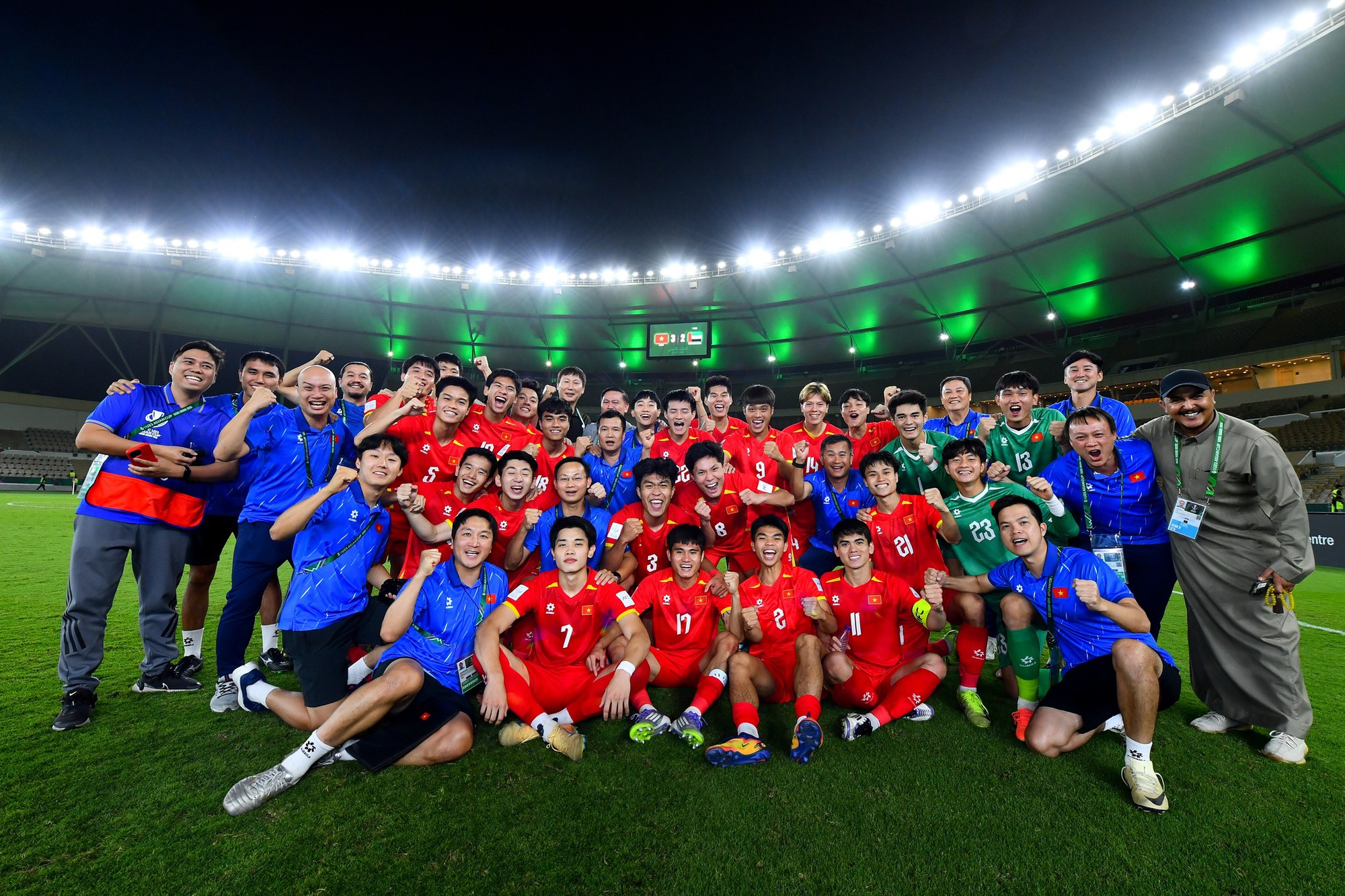 Công ty cho nhân viên nghỉ sớm cổ vũ U23 Việt Nam đấu U23 Trung Quốc, tặng thêm suất thịt kho tàu gây sốt MXH- Ảnh 1.