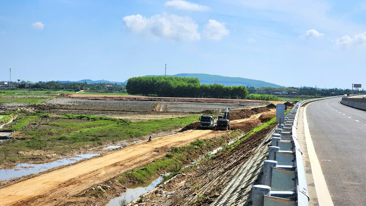 Cận cảnh thi công trạm dừng nghỉ trên cao tốc Quảng Ngãi – Hoài Nhơn- Ảnh 9.
