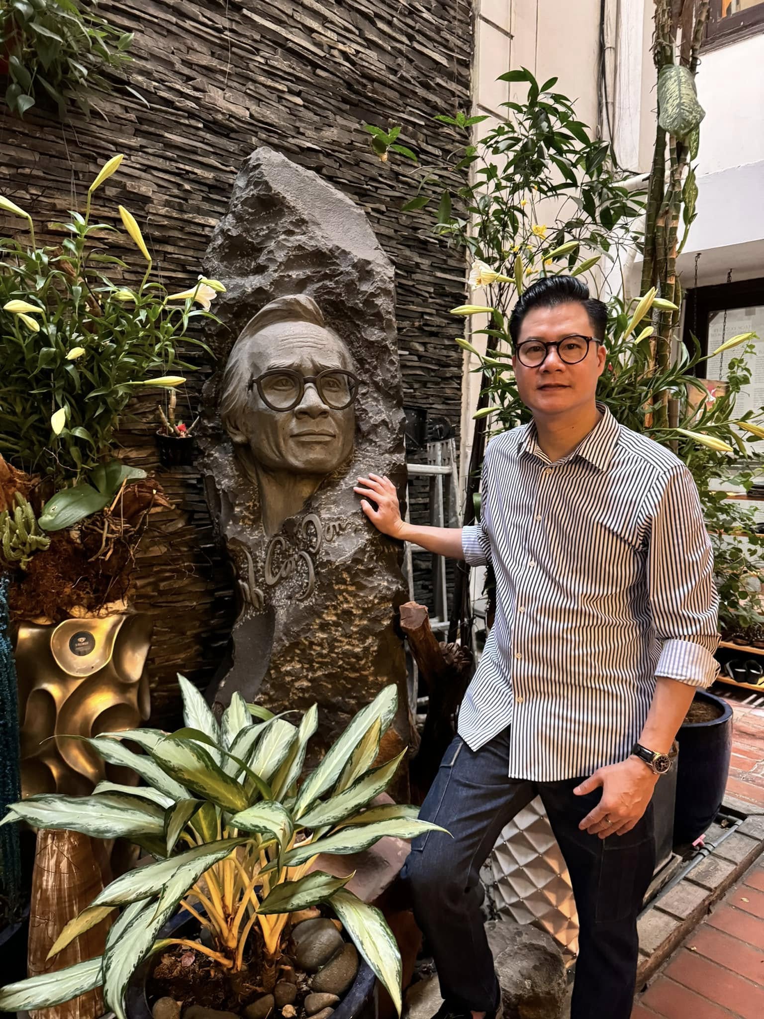 Nam ca sĩ từng cưới hoa hậu, tuổi 50 sống một mình trong biệt thự 400m2 đẹp hơn resort ở Phú Nhuận- Ảnh 2.