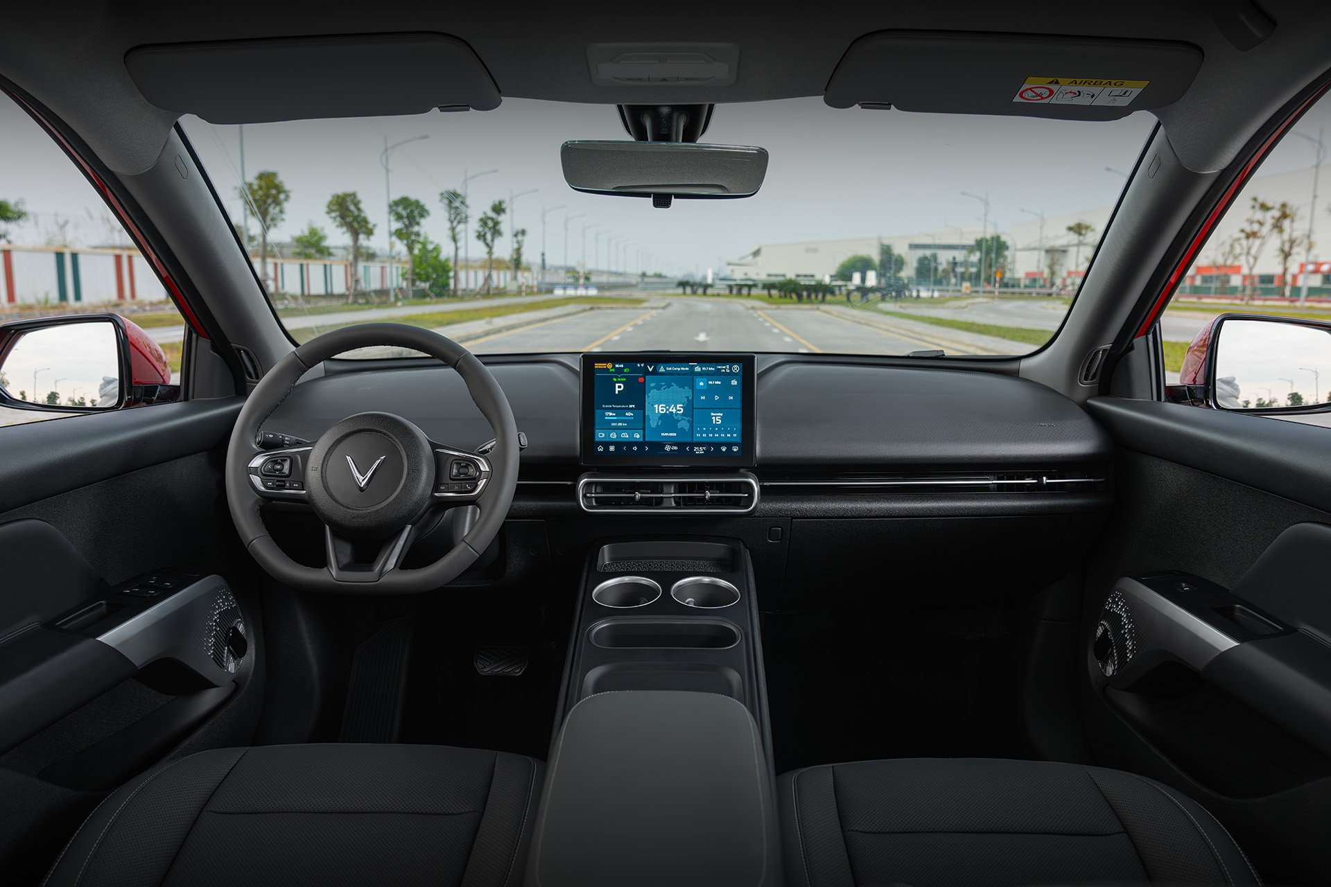 Ông Phạm Nhật Vượng tung VinFast Limo Green bản 'biển trắng', giá bán 819 triệu đồng - Ảnh 3.