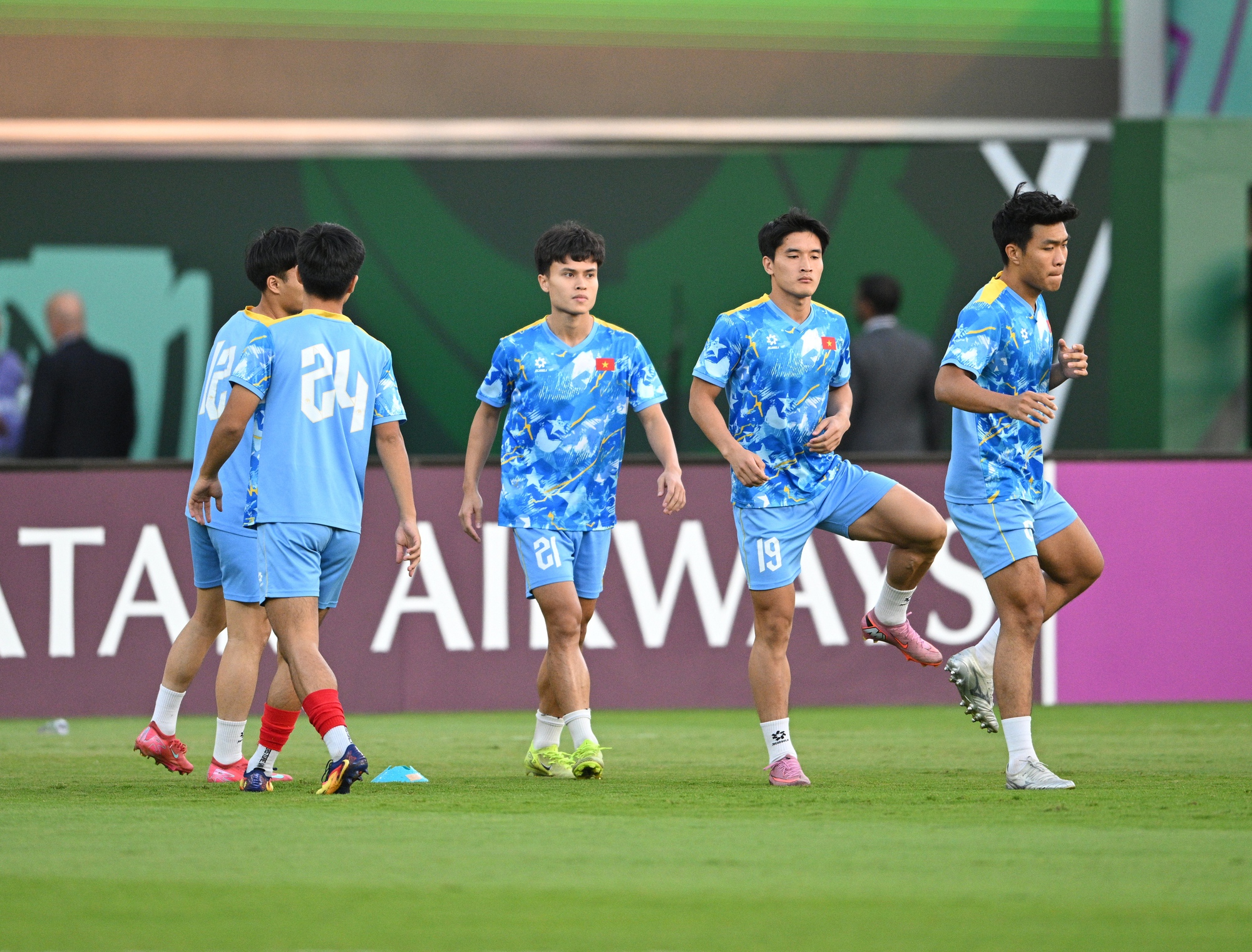 Diễn biến U23 Việt Nam vs U23 Trung Quốc 22h30 hôm nay: Hiểu Minh bật khóc rời sân- Ảnh 2.