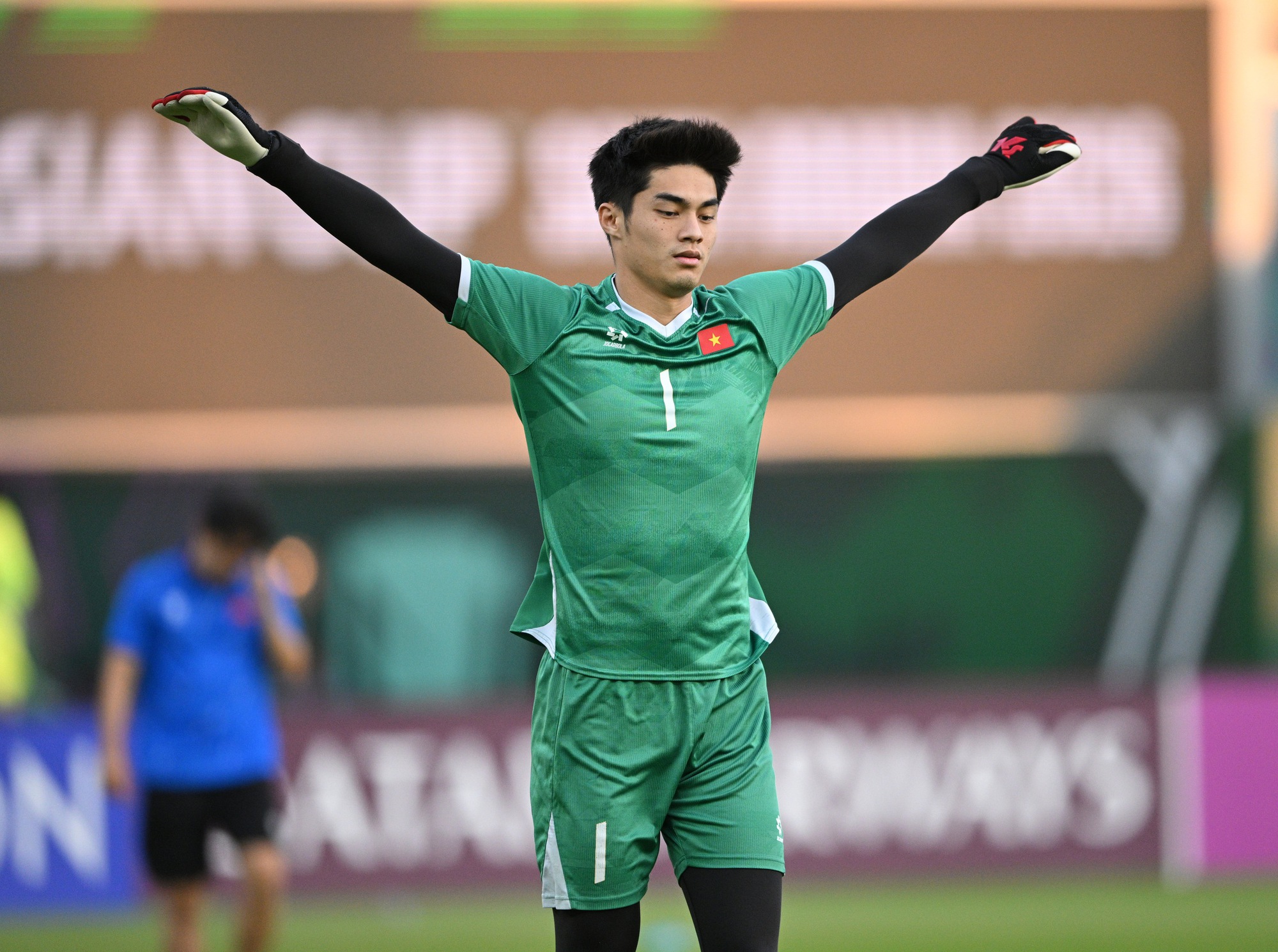 Diễn biến U23 Việt Nam vs U23 Trung Quốc 22h30 hôm nay: Hiểu Minh bật khóc rời sân- Ảnh 1.