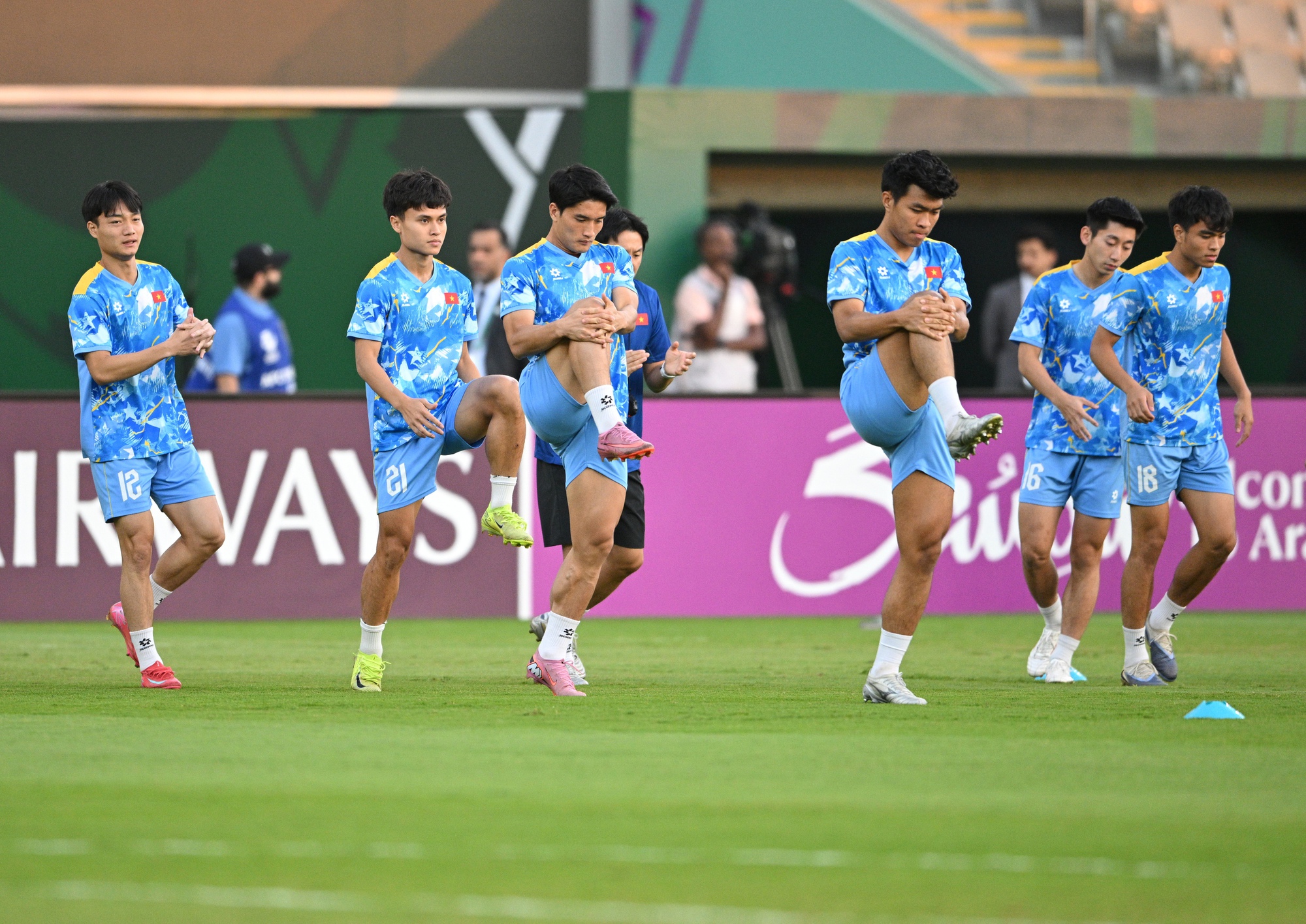 Diễn biến U23 Việt Nam vs U23 Trung Quốc 22h30 hôm nay: Hiểu Minh bật khóc rời sân- Ảnh 4.