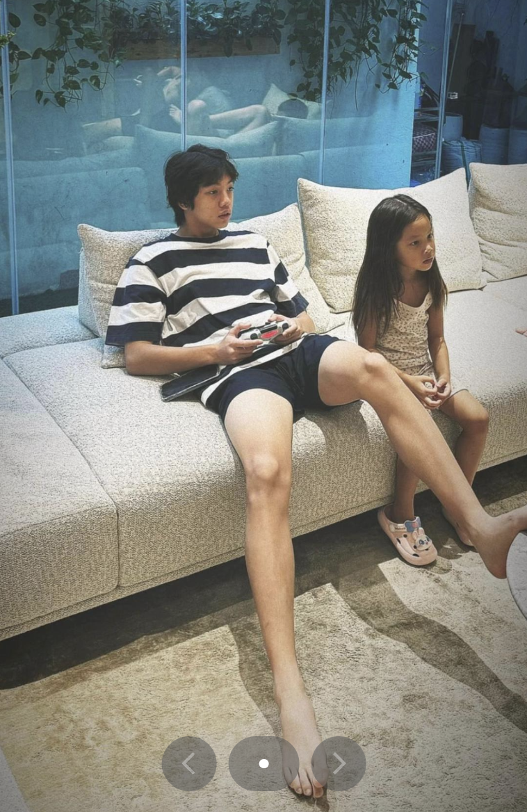 Subeo mới 15 tuổi đã cao 1m8, hưởng trọn "gen cao kều" của mẹ: "Anh cả quốc dân", cao lớn vững chãi và cực mê chăm em- Ảnh 2.