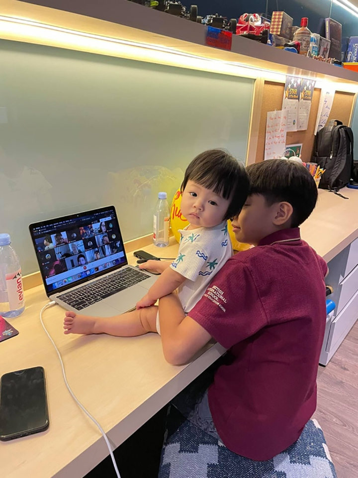 Subeo mới 15 tuổi đã cao 1m8, hưởng trọn "gen cao kều" của mẹ: "Anh cả quốc dân", cao lớn vững chãi và cực mê chăm em - Ảnh 8.