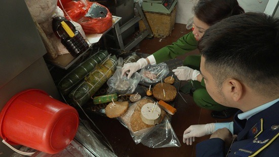 Cách nhận biết giò chả chứa hàn the cực độc hại: Đi chợ nhiều nhưng nhiều người không hề biết - Ảnh 2.