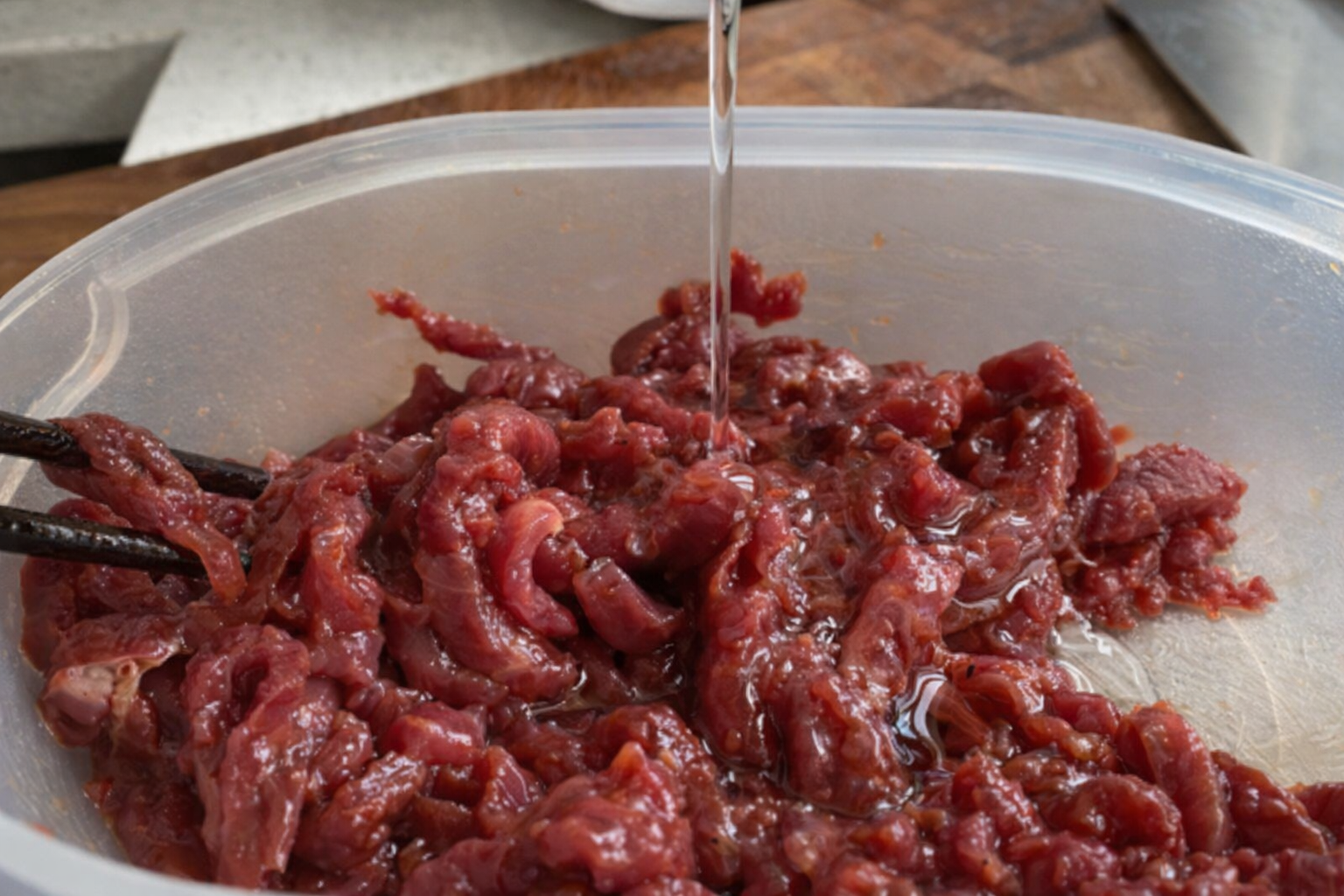 Thêm 1 loại quả vào ướp, thịt bò nấu xong mềm mọng, thơm ngon, bổ sung sắt cực tốt- Ảnh 1.