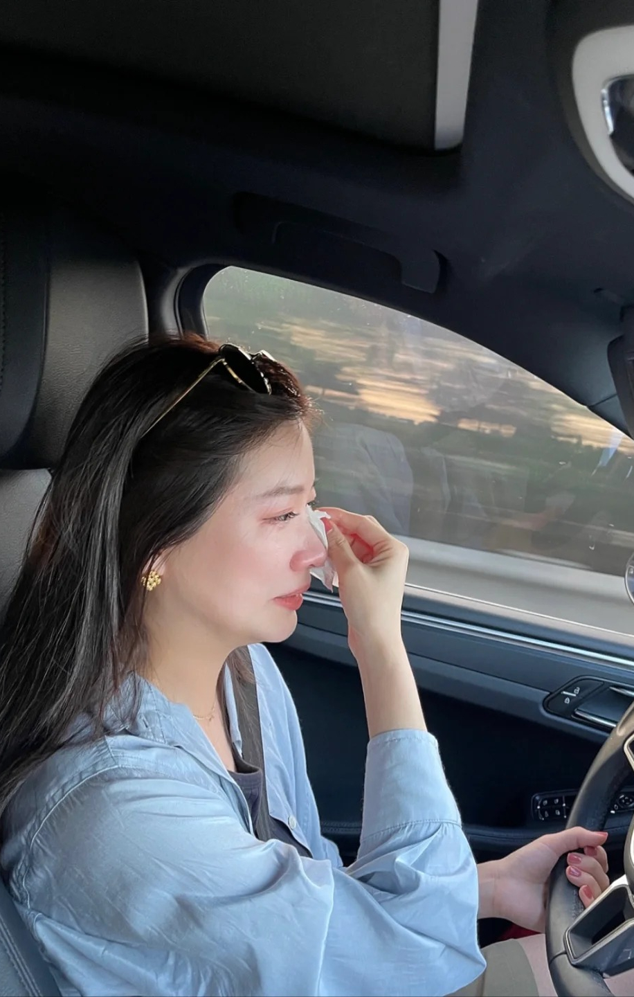 Khách mang 13,7 tỷ đồng tiền đền bù đất đi gửi tiết kiệm, 2 năm phát hiện đã mua bảo hiểm, nhân viên ngân hàng chỉ nói đúng 5 từ- Ảnh 2.