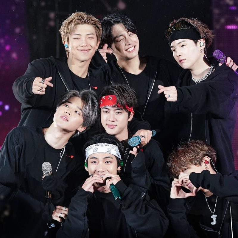 Khách Việt "khóc thét" do bị khách sạn nước ngoài hủy phòng hàng loạt vì 1 nhóm nhạc hot nhất nhì Kpop- Ảnh 1.