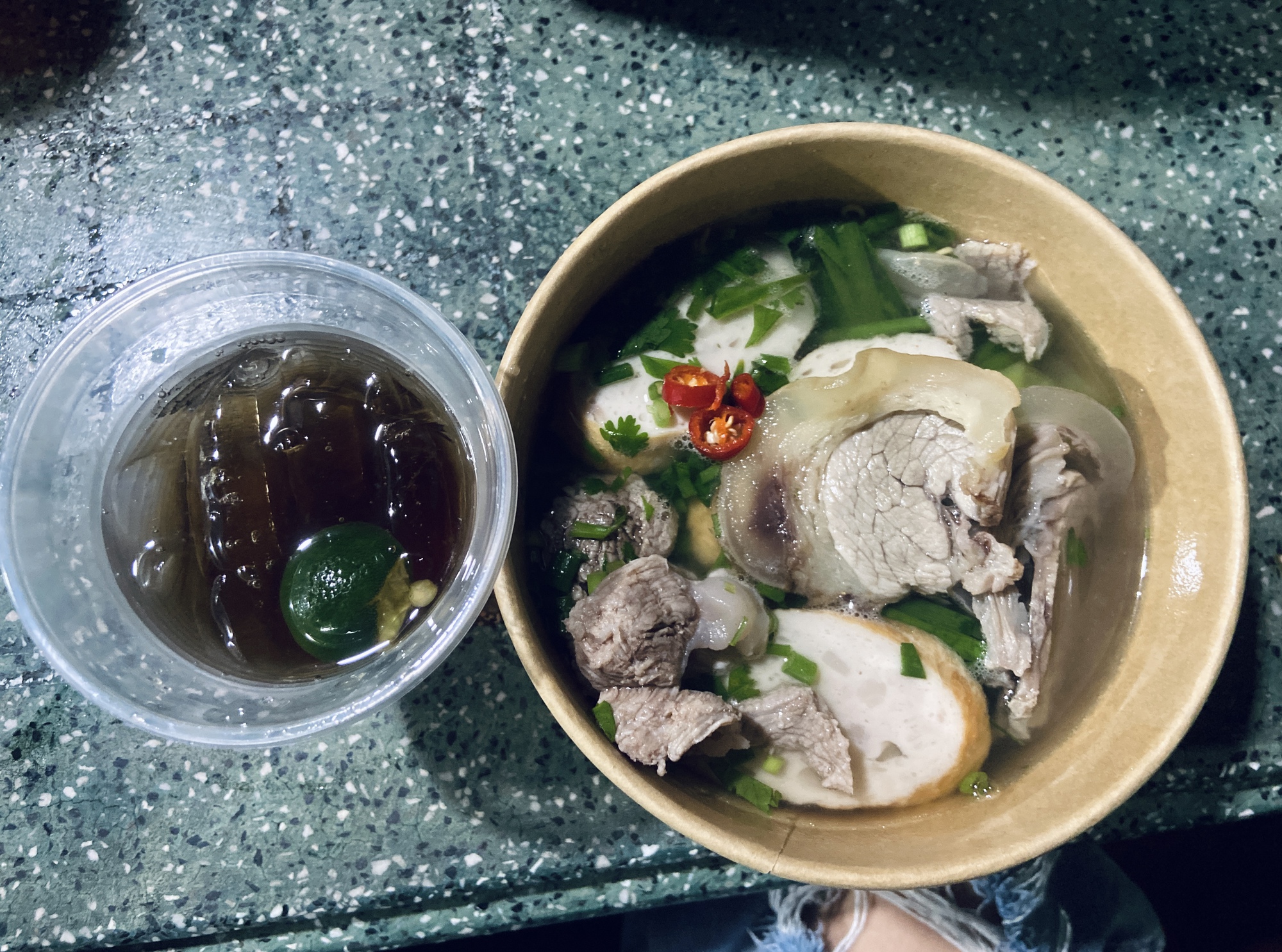 Quán mì lạ lùng nhất TP.HCM: Chỉ mở tối thứ 5 với 400 tô, "nay đây mai đó" nhưng già trẻ đều xếp hàng dài chờ ăn- Ảnh 5.