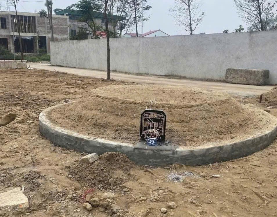 Xôn xao câu chuyện ngôi mộ tổ trong khu đất ở - Ảnh 1.