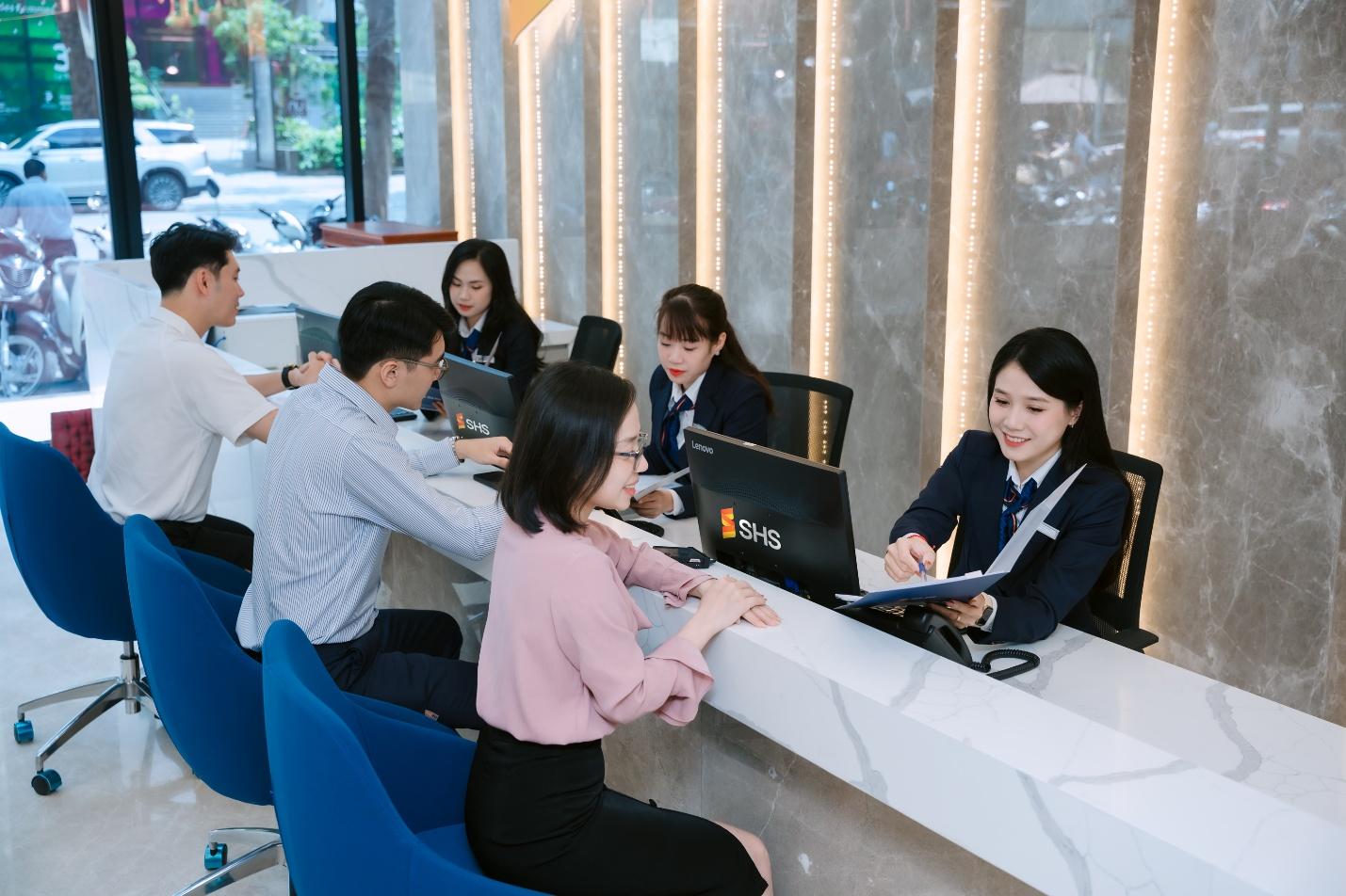 SHS vượt 21% kế hoạch lợi nhuận 2025, định hình tăng trưởng dựa trên Service Branding - Ảnh 3.