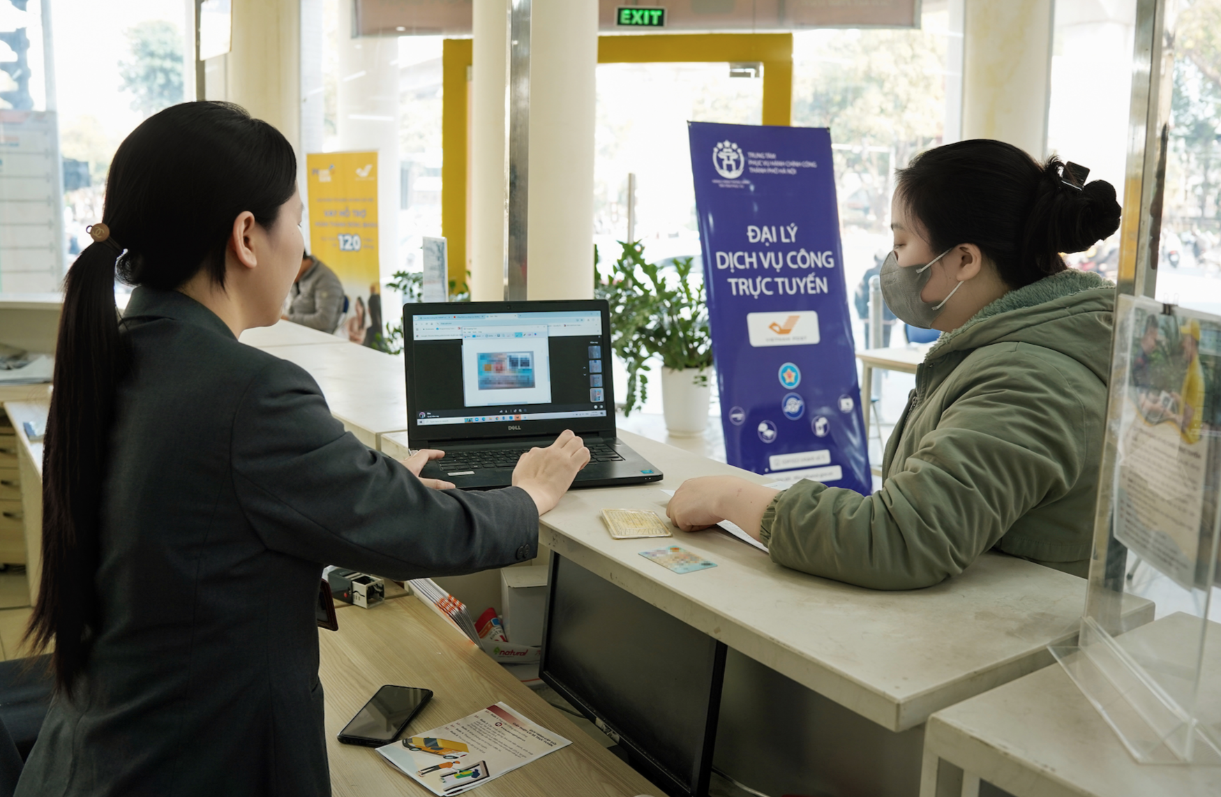 Viên chức chuyển công tác trong năm có được hưởng trọn thưởng Tết? - Ảnh 1.