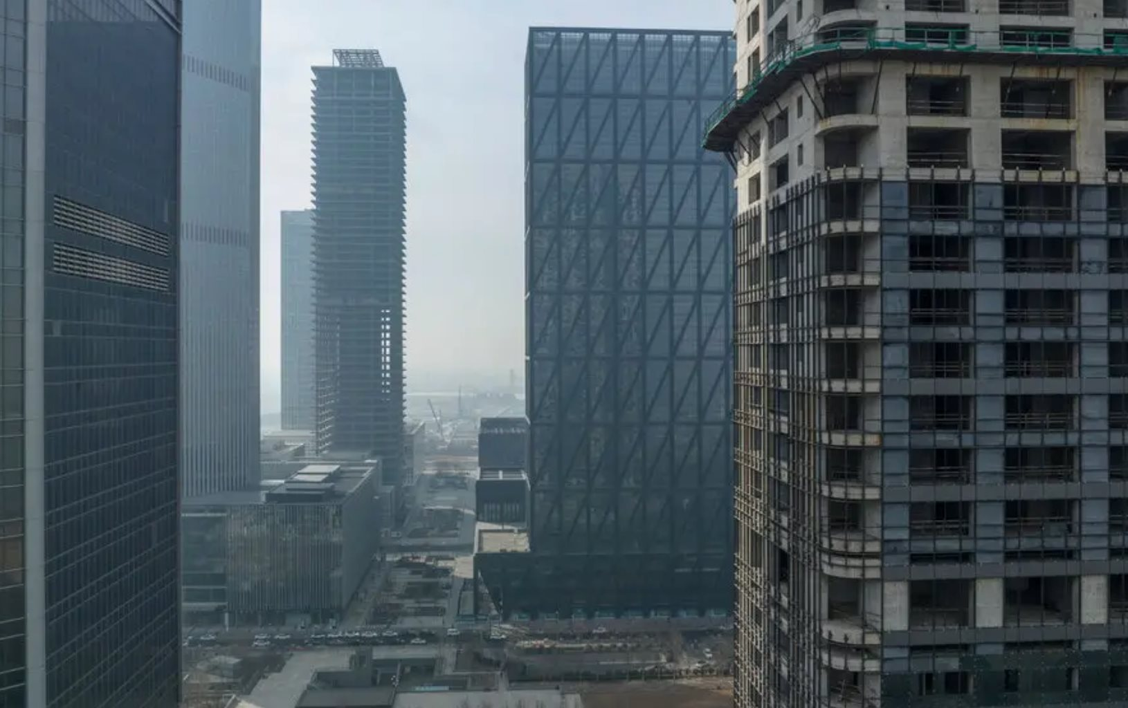 Bong bóng BĐS Trung Quốc tiếp tục 'xì hơi': Căn hộ mới mất 22 tháng mới có thể bán, khủng hoảng chưa từng có suốt 45 năm tại 20 quốc gia- Ảnh 3.