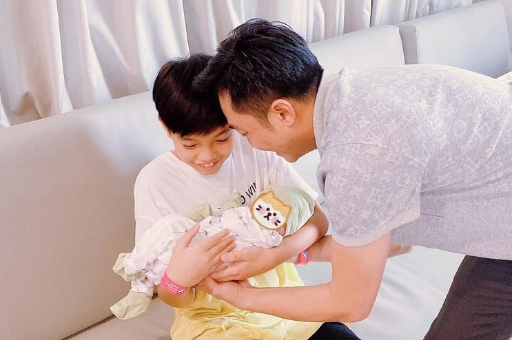 Subeo mới 15 tuổi đã cao 1m8, hưởng trọn "gen cao kều" của mẹ: "Anh cả quốc dân", cao lớn vững chãi và cực mê chăm em - Ảnh 7.