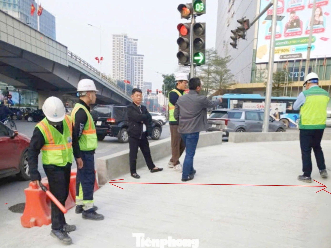 Hà Nội thu hẹp rào chắn dự án metro, mở rộng lòng đường phục vụ đi lại dịp Tết- Ảnh 3.