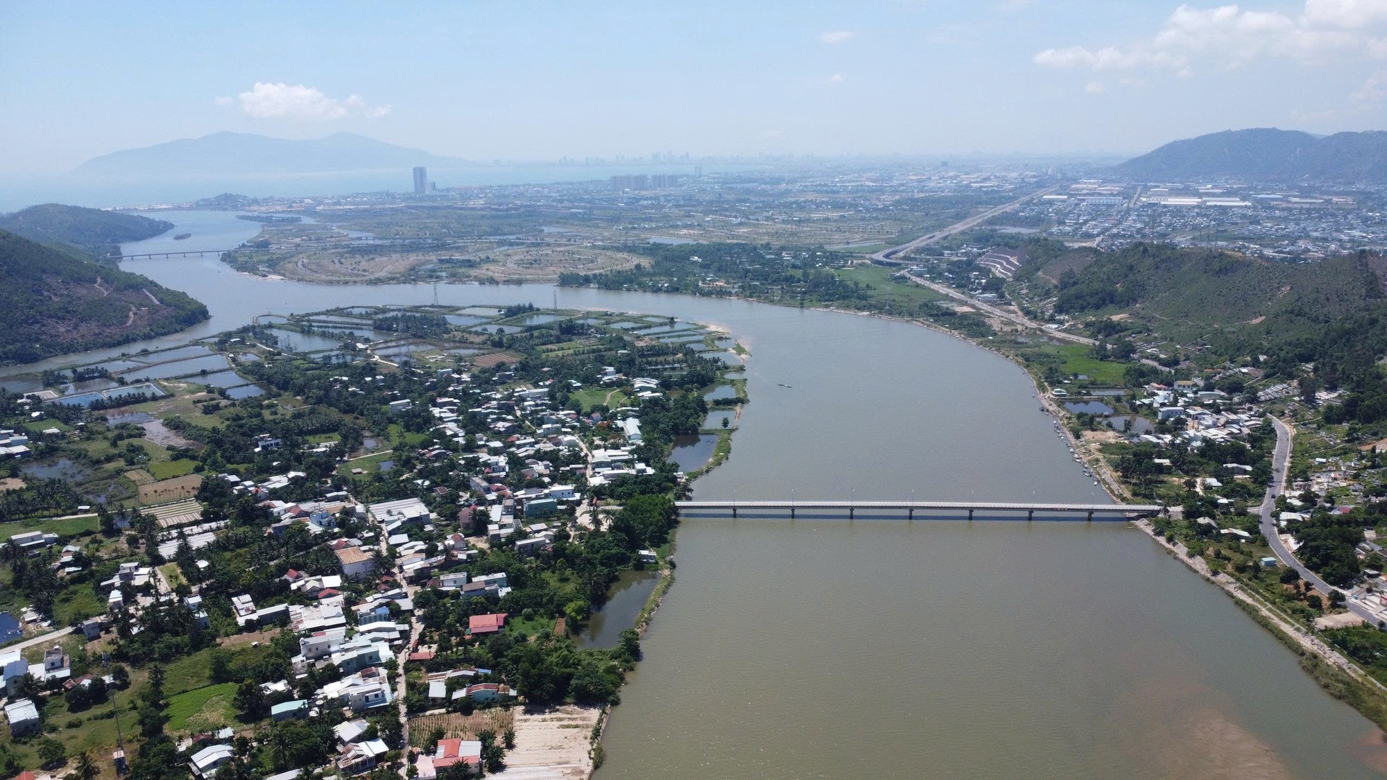 Đà Nẵng phát triển tuyến đường ven sông Cu Đê , thúc đẩy kinh tế khu vực - Ảnh 1.