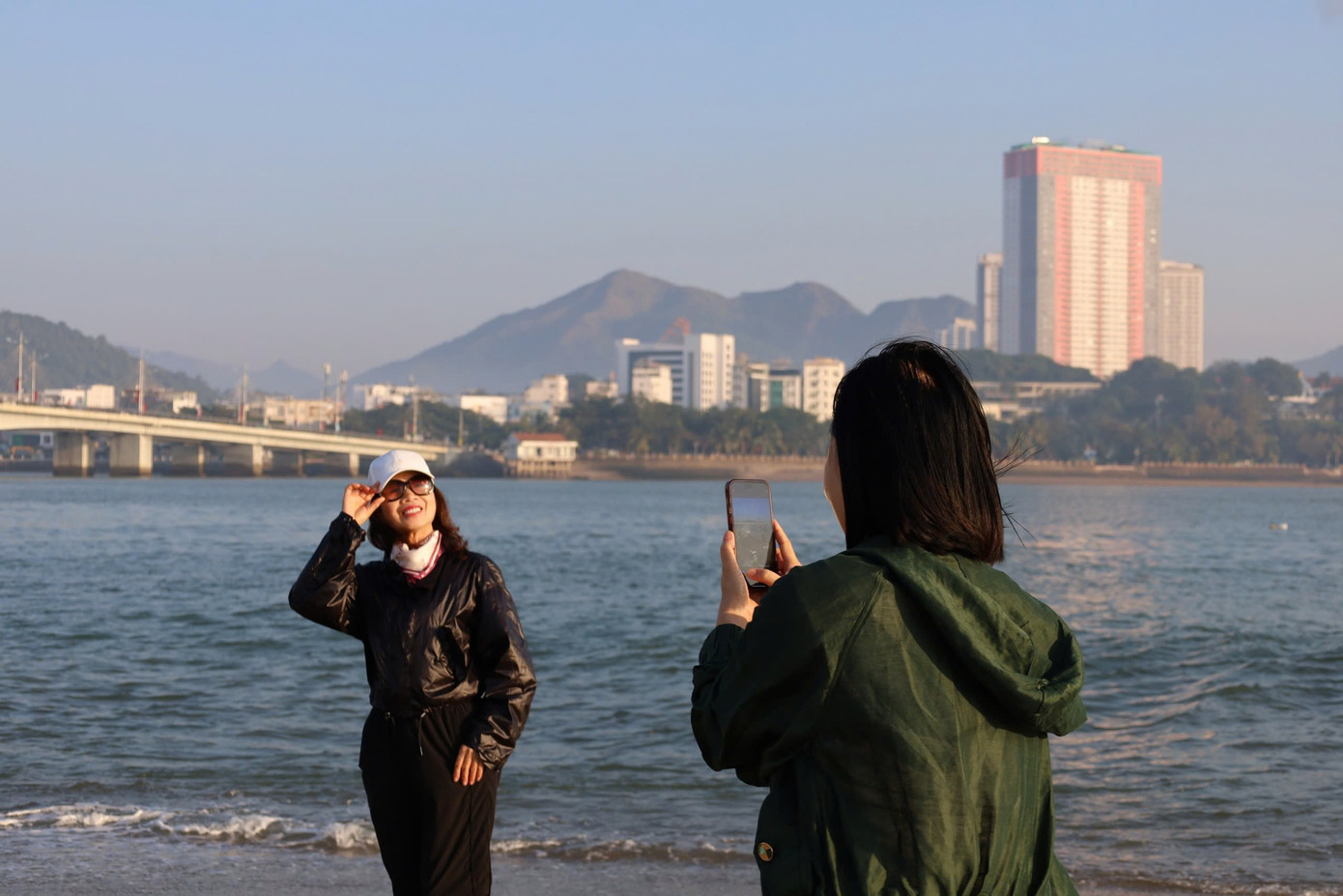 Nha Trang xuất hiện cồn cát độc lạ hình cá heo- Ảnh 3.