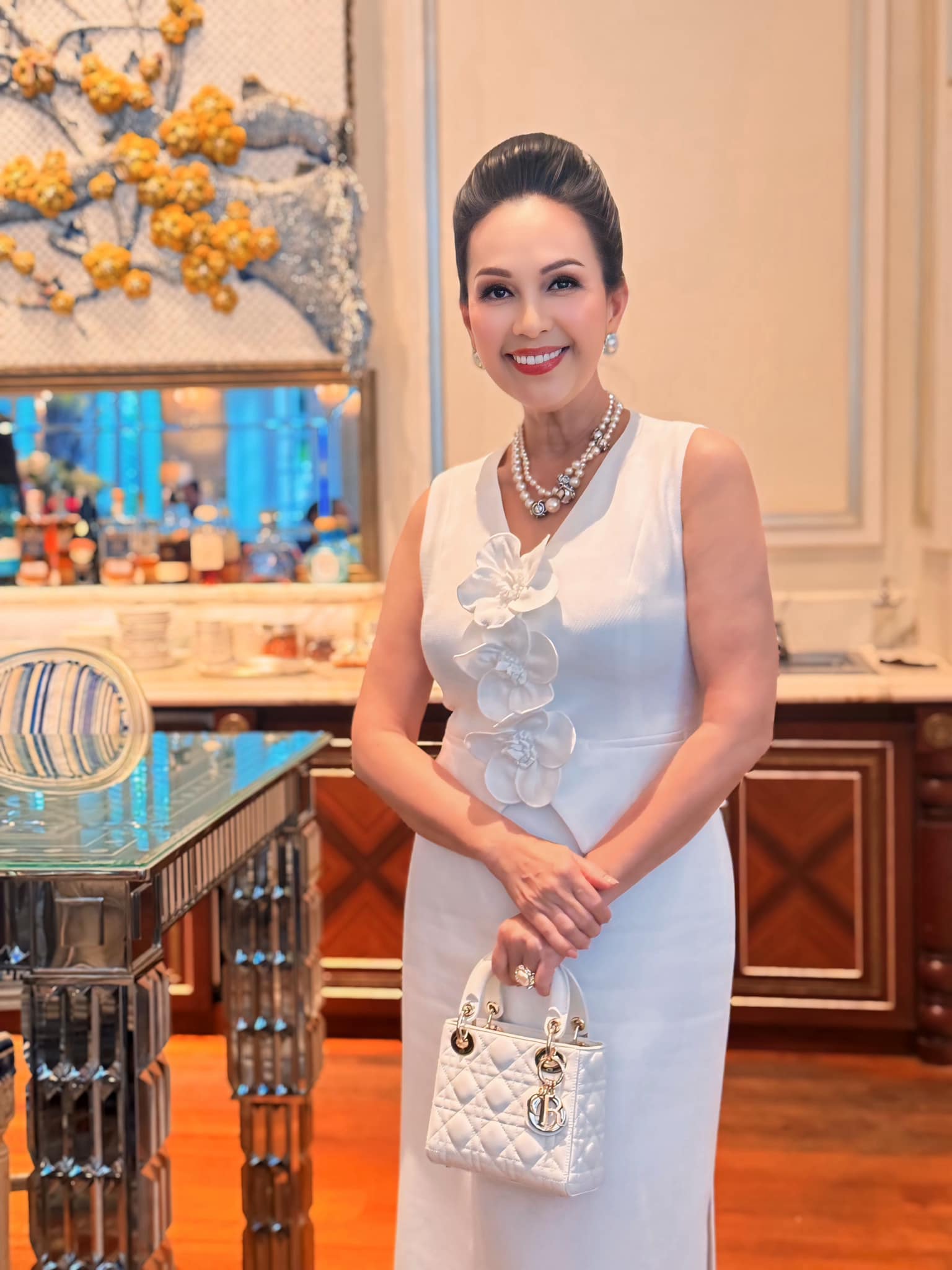 Mỹ nhân được đại gia yêu say đắm suốt 32 năm, tặng biệt thự hoành tráng, nhẫn kim cương- Ảnh 2.