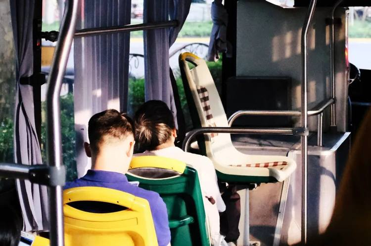 Ngày tốt nghiệp ĐH, mẹ tặng tôi 15 chữ: Sau này lấy chồng, tôi áp dụng tương tự với 2 đứa con, kết quả không ngờ- Ảnh 2.