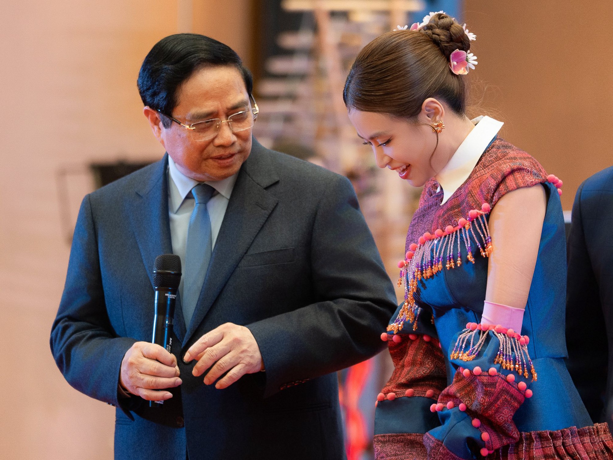 Nữ ca sĩ được biểu diễn ở Văn phòng Chính phủ: Ra album làng nhạc chao đảo, có hit quốc tế vang danh Việt Nam- Ảnh 2.