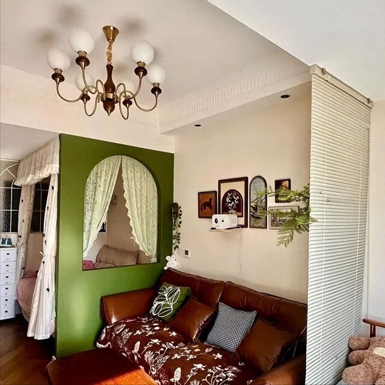 Thề chết không ở nhà thuê: Cô gái dồn tiền mua căn hộ nhỏ, quyết theo đuổi lối sống "nghèo sang chảnh" - Ảnh 4.