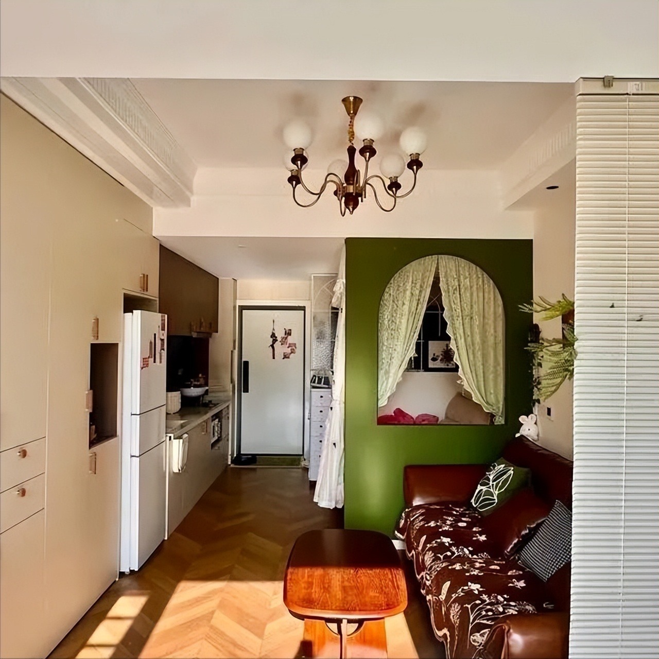 Thề chết không ở nhà thuê: Cô gái dồn tiền mua căn hộ nhỏ, quyết theo đuổi lối sống "nghèo sang chảnh" - Ảnh 1.