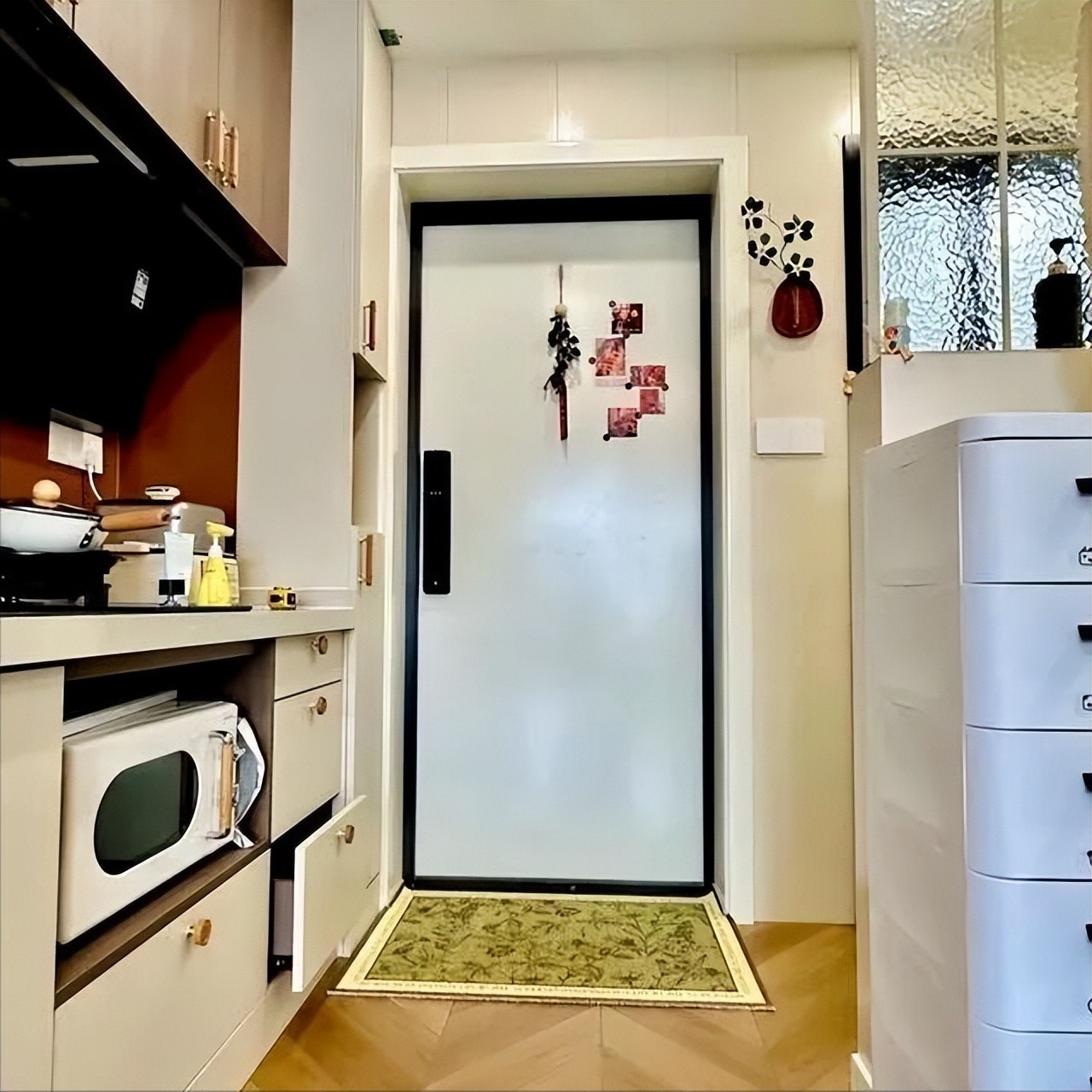 Thề chết không ở nhà thuê: Cô gái dồn tiền mua căn hộ nhỏ, quyết theo đuổi lối sống "nghèo sang chảnh" - Ảnh 2.