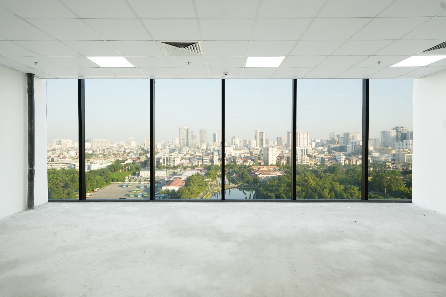 Bài toán sở hữu văn phòng cho xu hướng tái cấu trúc chi phí - Ảnh 1.