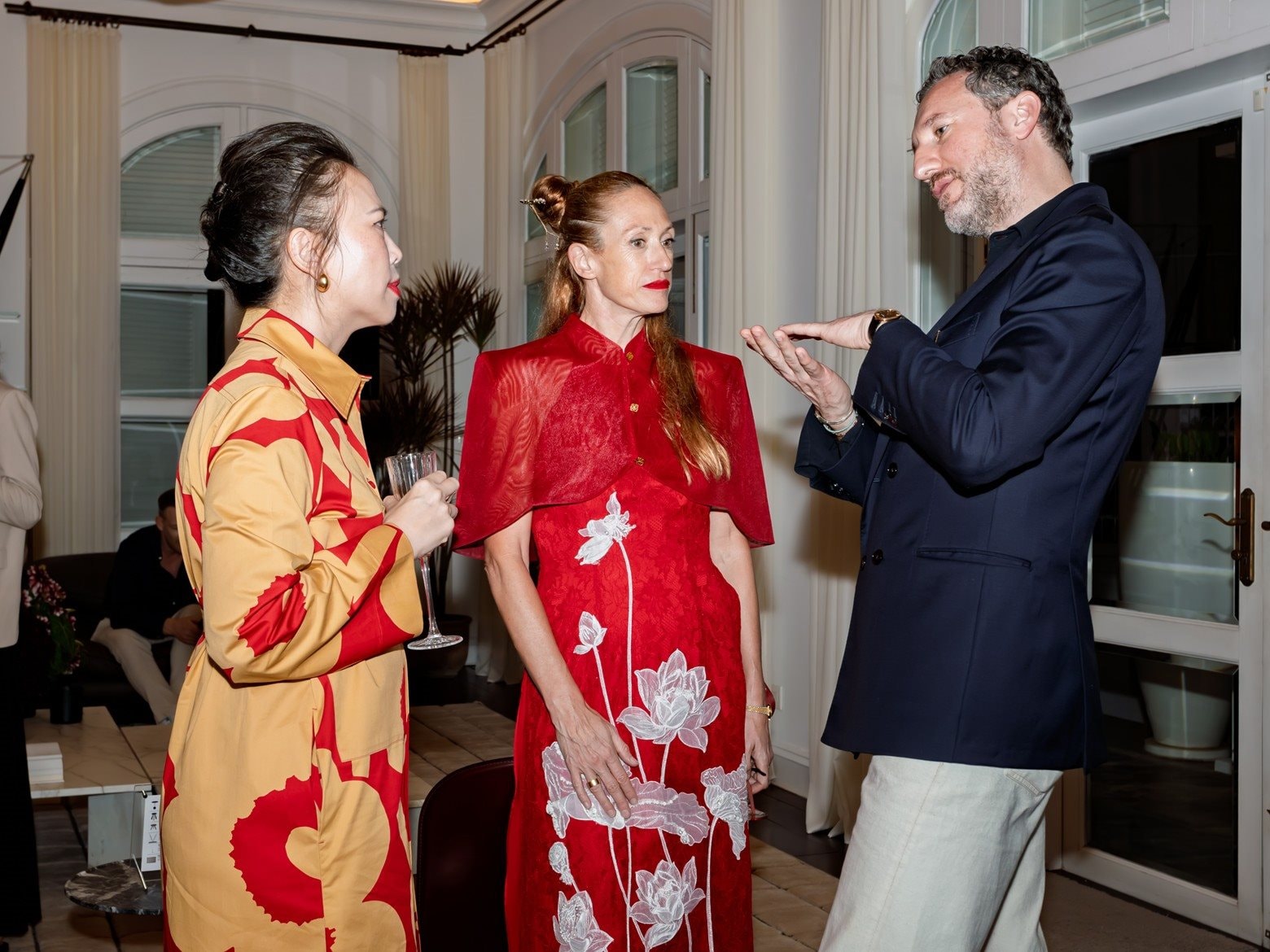 Đằng sau tấm bình phong có giá gần 2,7 tỷ đồng và cú bắt tay độc quyền của 1 công ty Việt Nam với gã khổng lồ Ý- Ảnh 2.