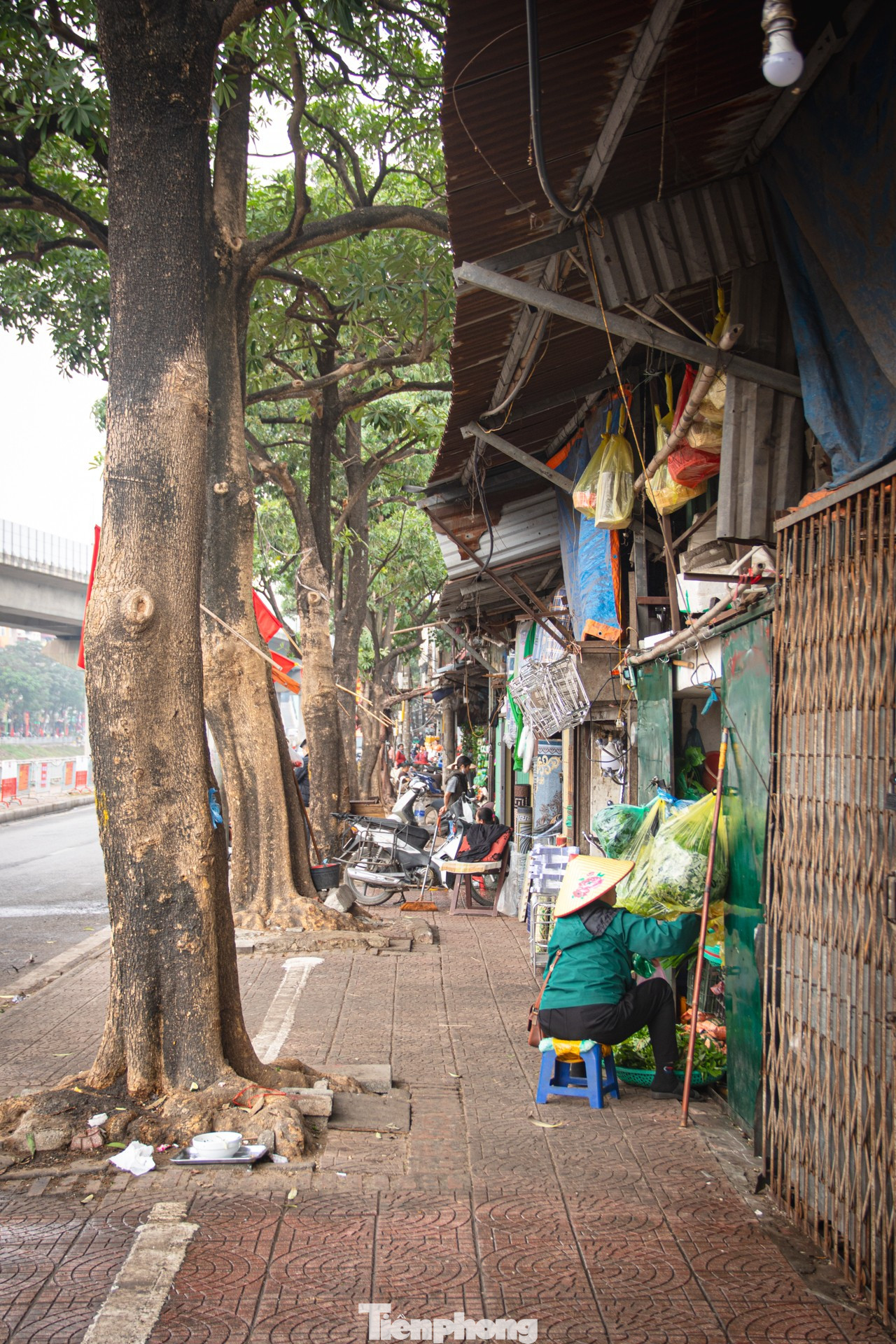 Phố Cầu Mới thông thoáng bất ngờ sau khi 'xóa sổ' chợ tự phát- Ảnh 6.