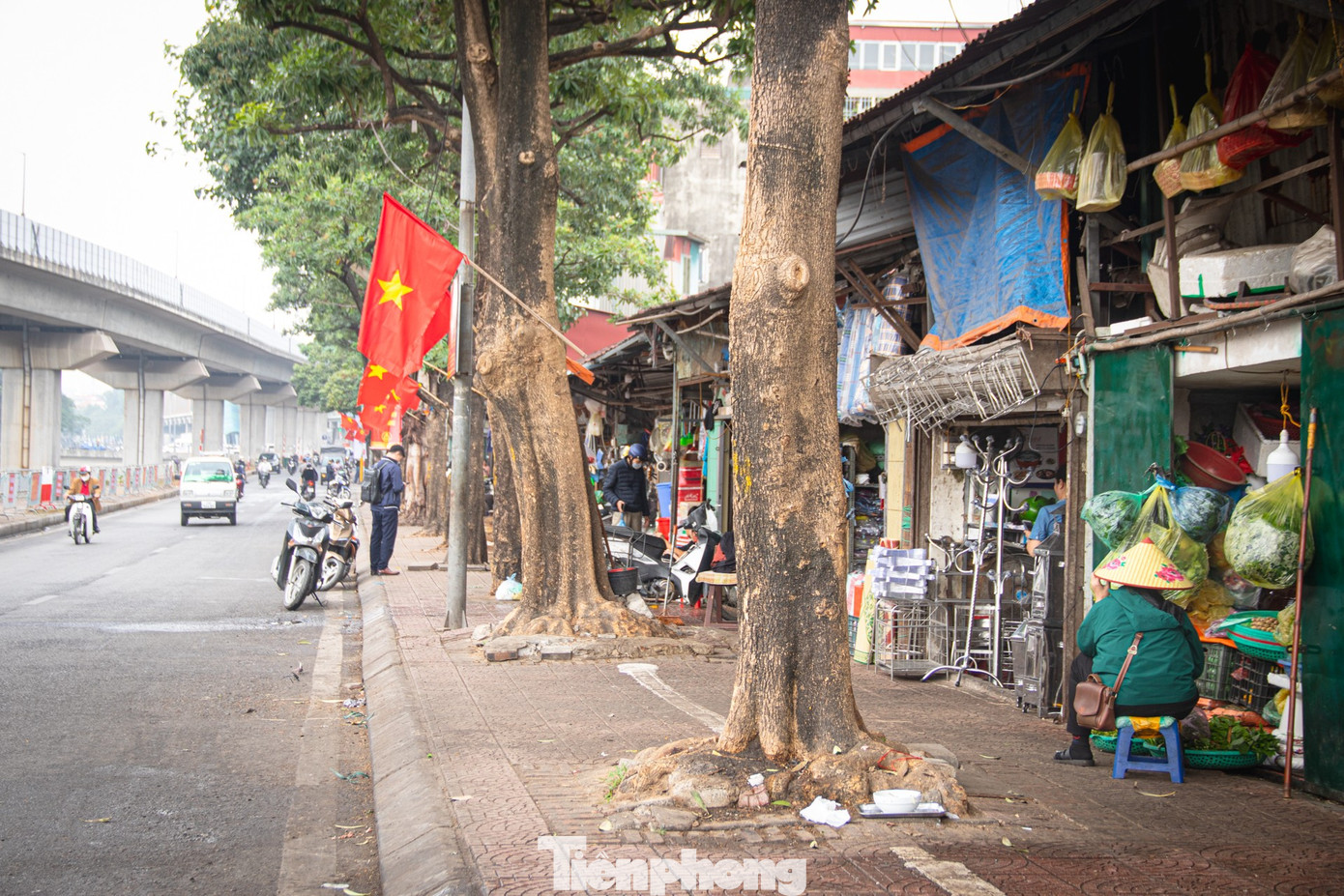 Phố Cầu Mới thông thoáng bất ngờ sau khi 'xóa sổ' chợ tự phát- Ảnh 9.