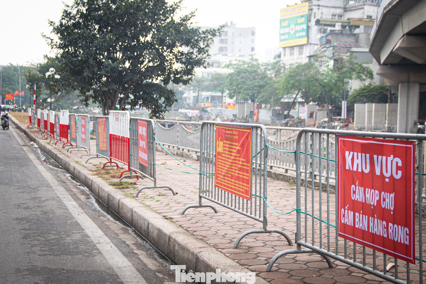 Phố Cầu Mới thông thoáng bất ngờ sau khi 'xóa sổ' chợ tự phát- Ảnh 4.