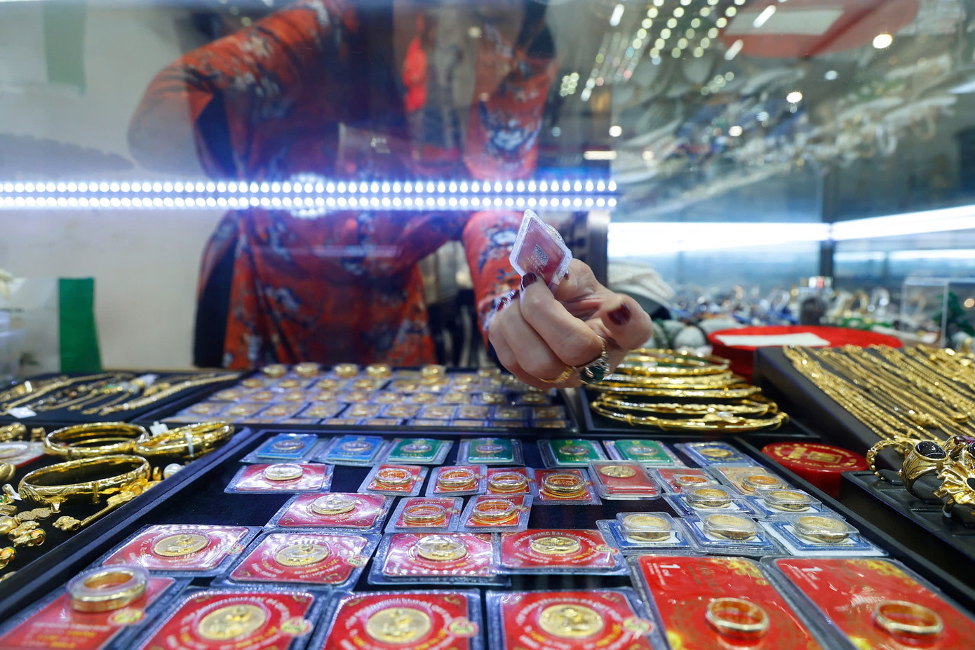 Đầu tư vàng lãi hơn bất động sản, chứng khoán?- Ảnh 1.