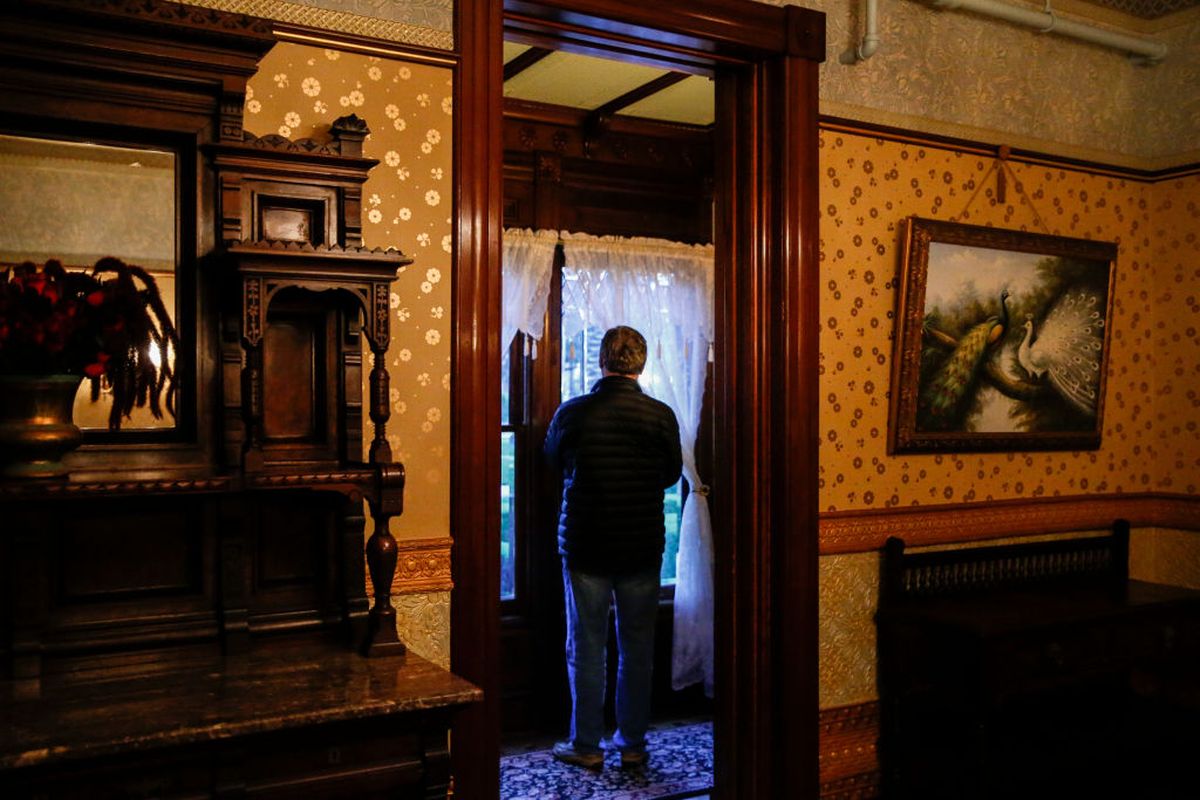 Những bí mật kinh hoàng về "ngôi nhà kỳ lạ nhất từng được xây dựng" có hơn 200 phòng, 10.000 cửa sổ và 2.000 cửa ra vào- Ảnh 4.