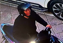 Cụ bà ở Hà Nội bị kẻ lừa đảo hack điện thoại, đến tận nhà lấy tiền mặt- Ảnh 1.