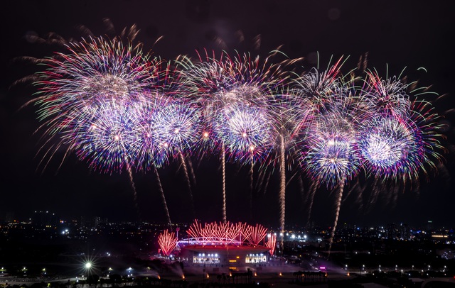 Mãn nhãn buổi tổng duyệt pháo hoa tối 21/1, Sun Group hé lộ: Mới chỉ bằng 5% so với quy mô buổi chính thức- Ảnh 4.